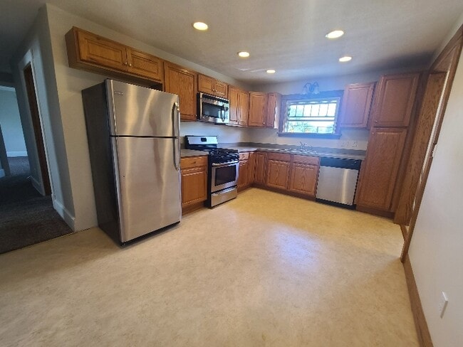 property at 461 E Broad St