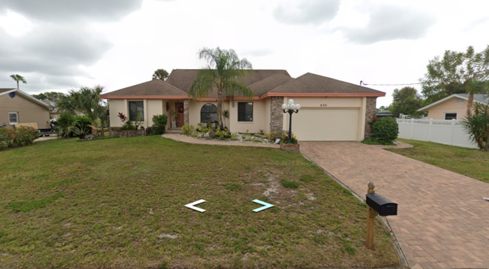 6321 Jamaica Cir E in Apollo Beach, FL - Building Photo