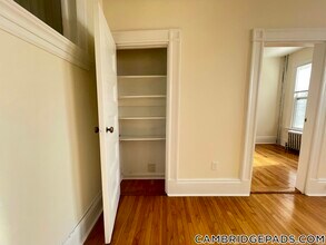 2 Ware St in Cambridge, MA - Foto de edificio - Building Photo