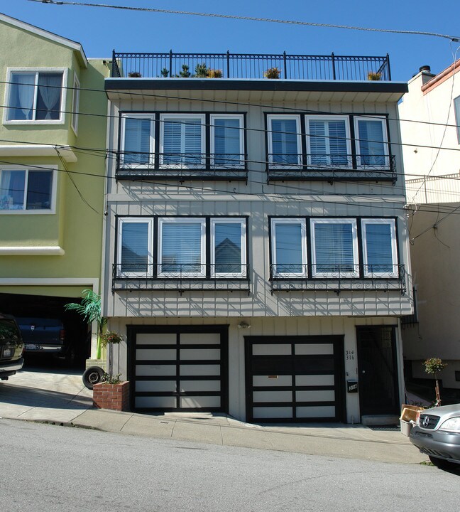 314 Wellington Ave in Daly City, CA - Foto de edificio