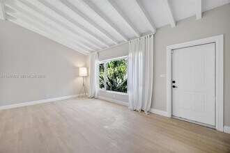 11270 NE 9th Ave in Biscayne Park, FL - Building Photo - Building Photo