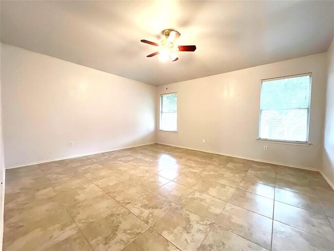 2426 Hallie Ln