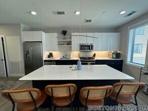 656 Saratoga St in Boston, MA - Building Photo - Building Photo