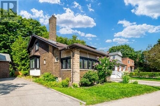 2556 Lake Shore Blvd W in Toronto, ON - Building Photo - Building Photo