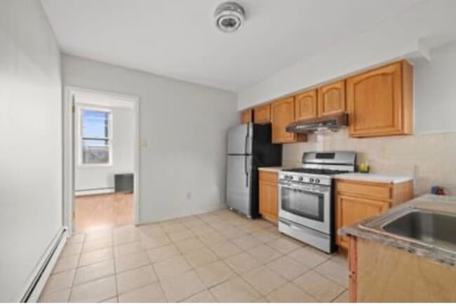 365 Broadway, Unit 4 in Bayonne, NJ - Building Photo - Building Photo