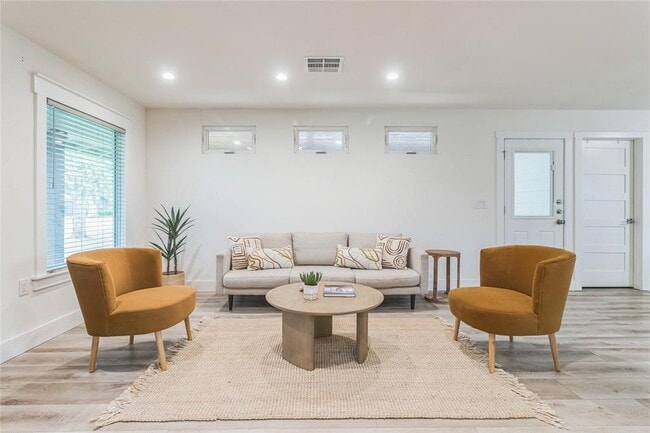 1502 Villanova Dr in Austin, TX - Building Photo - Building Photo