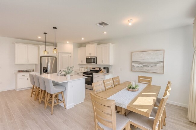 14406 SW Skye Dr in Port St. Lucie, FL - Foto de edificio - Building Photo