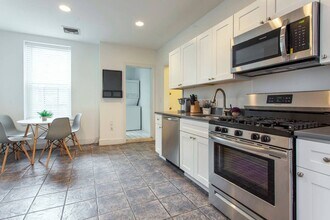 2004 Chestnut St in Philadelphia, PA - Building Photo - Building Photo