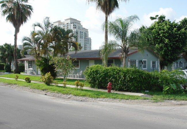 200-210 Charley Ave in Fort Lauderdale, FL - Building Photo - Building Photo