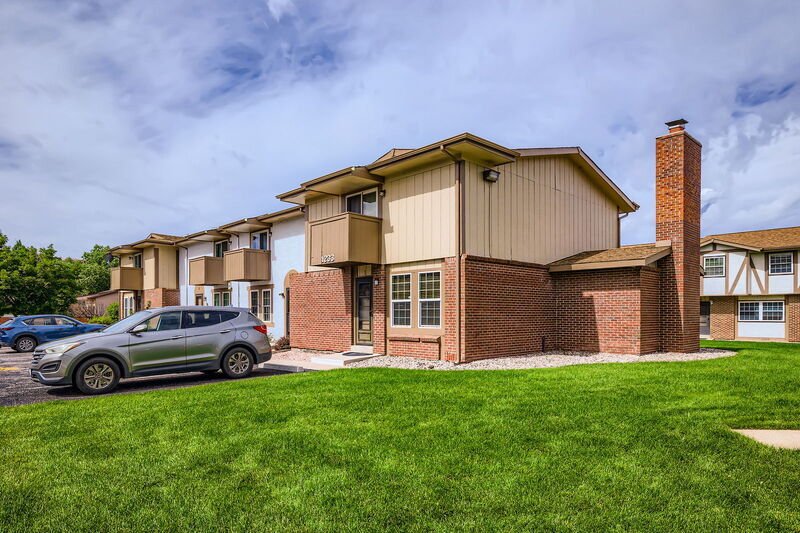 1233 Willow Bend Cir in Colorado Springs, CO - Building Photo