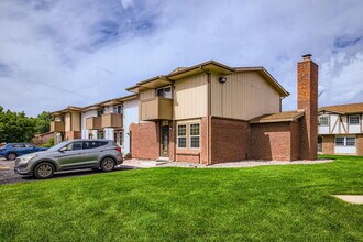 1233 Willow Bend Cir in Colorado Springs, CO - Foto de edificio - Building Photo