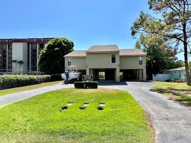 7042 Hibiscus Ave S in South Pasadena, FL - Building Photo - Building Photo