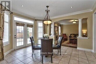 2389 Gamble Rd in Oakville, ON - Building Photo - Building Photo