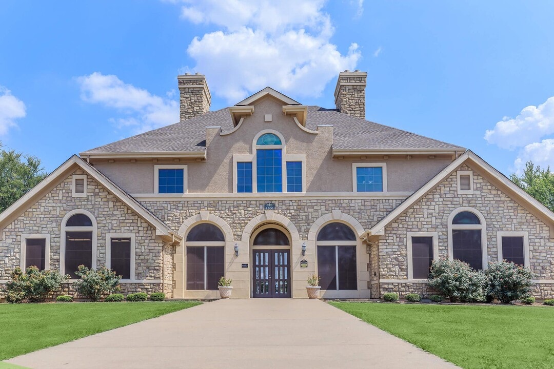Rush Creek in Arlington, TX - Foto de edificio