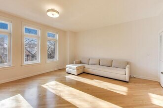 2128 W Walton St in Chicago, IL - Building Photo - Building Photo