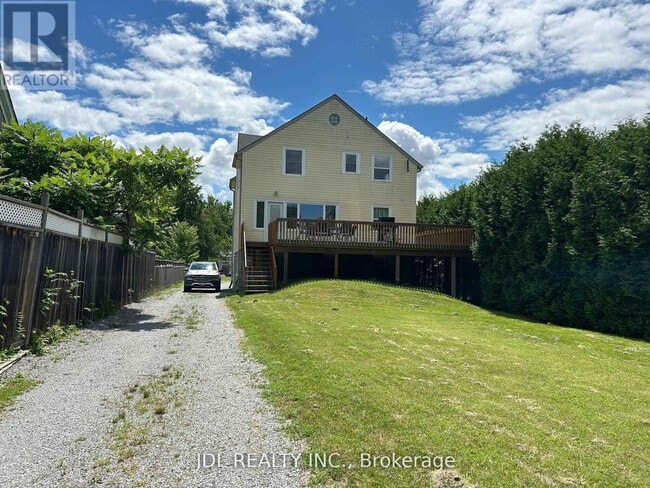 11 Red Robin Rd in Georgina, ON - Building Photo - Building Photo