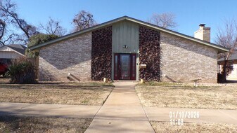 16 NW 59th St in Lawton, OK - Building Photo
