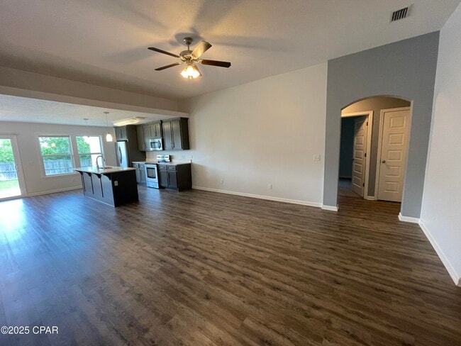 1602 E 9th St in Lynn Haven, FL - Building Photo - Building Photo
