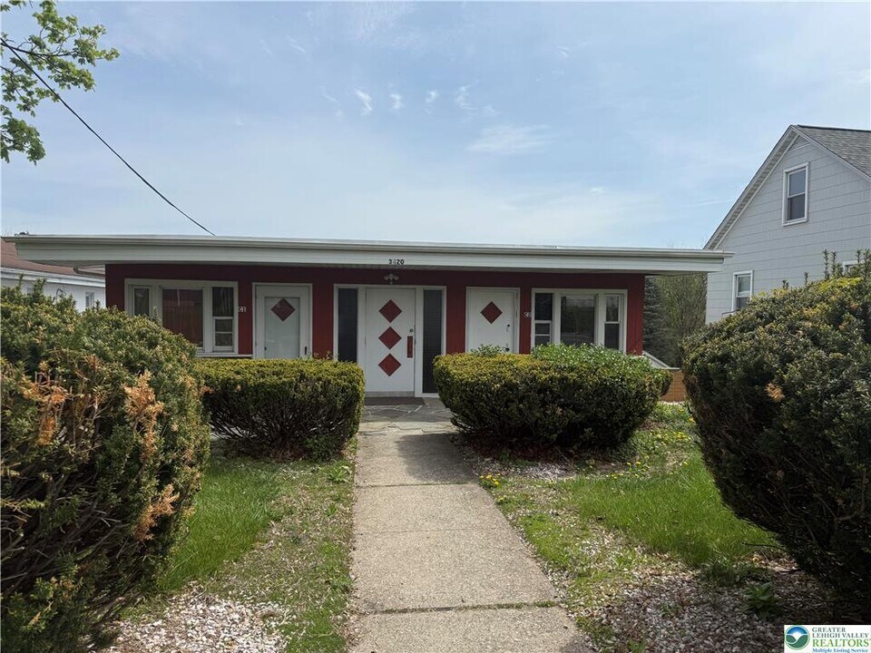 3420 N Front St-Unit -D2 in Hokendauqua, PA - Building Photo