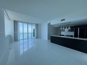665 NE 25th St, Unit PHI-04 in Miami, FL - Building Photo - Building Photo