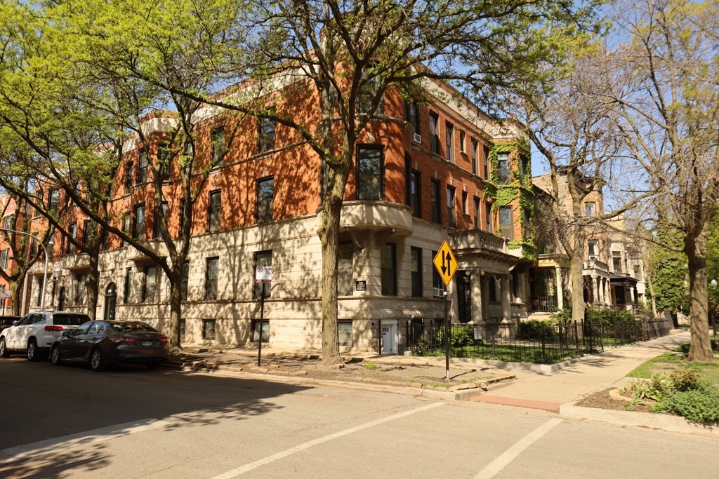 2905 N Mildred Ave in Chicago, IL - Building Photo