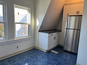 15 Clarence St, Unit 3 in Everett, MA - Building Photo - Building Photo