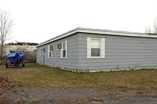 EZ Living Studio Apartments in Somerset, WI - Foto de edificio - Building Photo