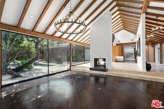 515 N Roxbury Dr in Beverly Hills, CA - Foto de edificio - Building Photo
