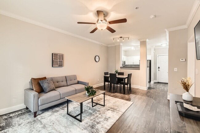 215 North Avenue NE