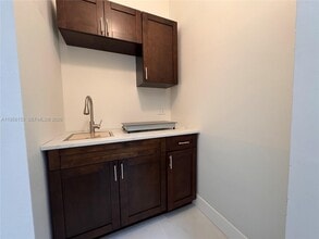 915 NW 104th St in Miami, FL - Building Photo - Building Photo