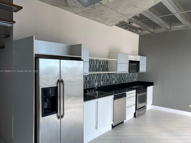 690 SW 1st Ct, Unit 2327 in Miami, FL - Building Photo - Building Photo