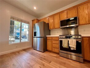 8278 Annual Ridge St in Las Vegas, NV - Building Photo - Building Photo