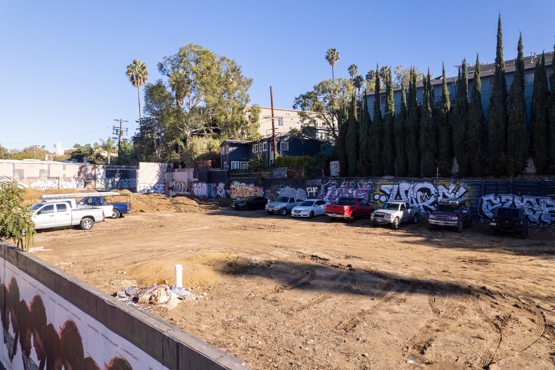 3303 W Sunset Blvd in Los Angeles, CA - Building Photo