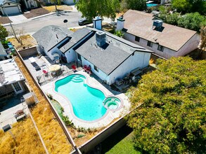 837 Sunrise Ct in Lancaster, CA - Building Photo - Building Photo