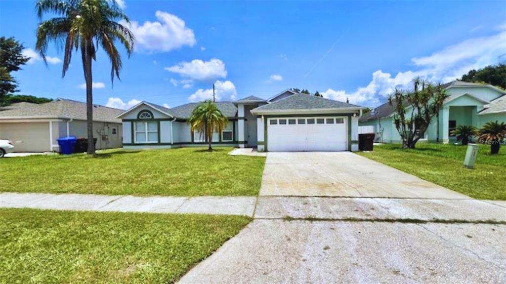 2342 Queenswood Cir in Kissimmee, FL - Building Photo