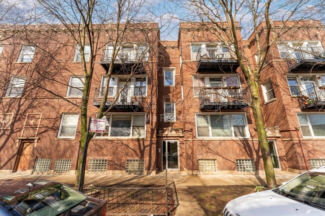 4406 N Sacramento Ave