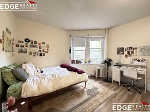 54 Egmont St, Unit 1 in Brookline, MA - Foto de edificio - Building Photo