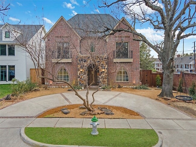 property at 2945 Dyer St