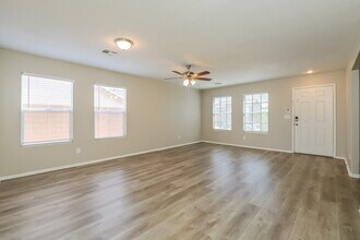 176 Sandhill Crane Ave in Henderson, NV - Building Photo - Building Photo