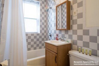 239 Kelton St, Unit 3 in Boston, MA - Building Photo - Building Photo