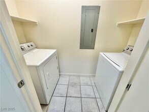 32 E Serene Ave in Las Vegas, NV - Building Photo - Building Photo