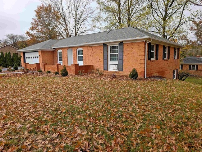 103 Cherry Ave in Grottoes, VA - Building Photo - Building Photo