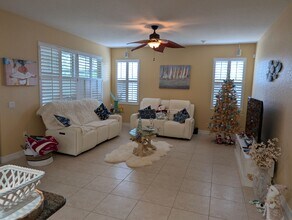 718 Bunker View Dr in Apollo Beach, FL - Building Photo - Building Photo