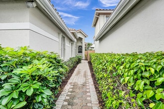 6675 NW 25th Way in Boca Raton, FL - Building Photo - Building Photo