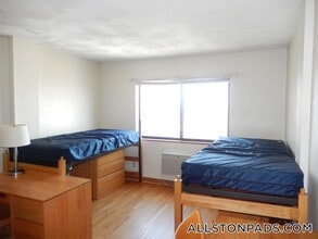 1110 Commonwealth Ave in Boston, MA - Foto de edificio - Building Photo