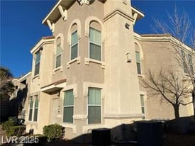 10550 W Alexander Rd in Las Vegas, NV - Building Photo