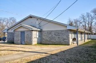 Studio 48 Apartments in La Vergne, TN - Foto de edificio - Building Photo