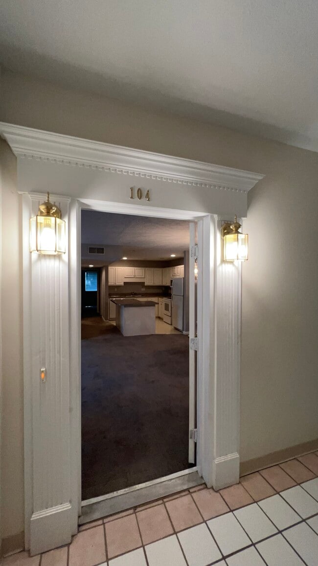 4204 Browns Ln, Unit 104