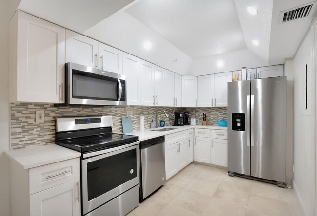 7370 Orangewood Ln in Boca Raton, FL - Building Photo - Building Photo