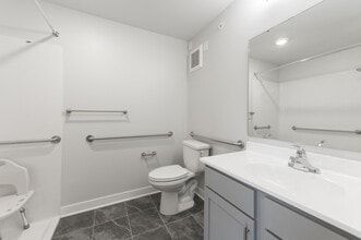 Line Lofts in Indianapolis, IN - Foto de edificio - Building Photo